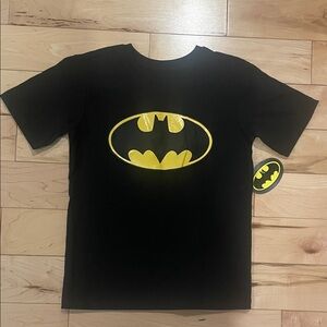 🍀Sale 4/$20 NWT Batman top